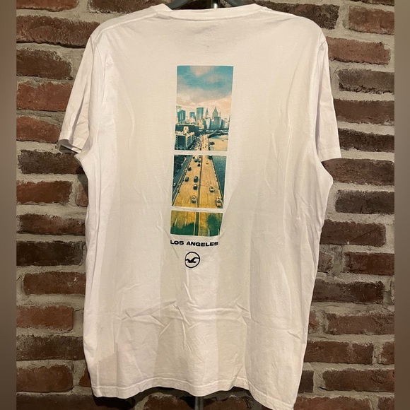 2/$15 Hollister California White T-Shirt Size Large - Picture 3 of 8